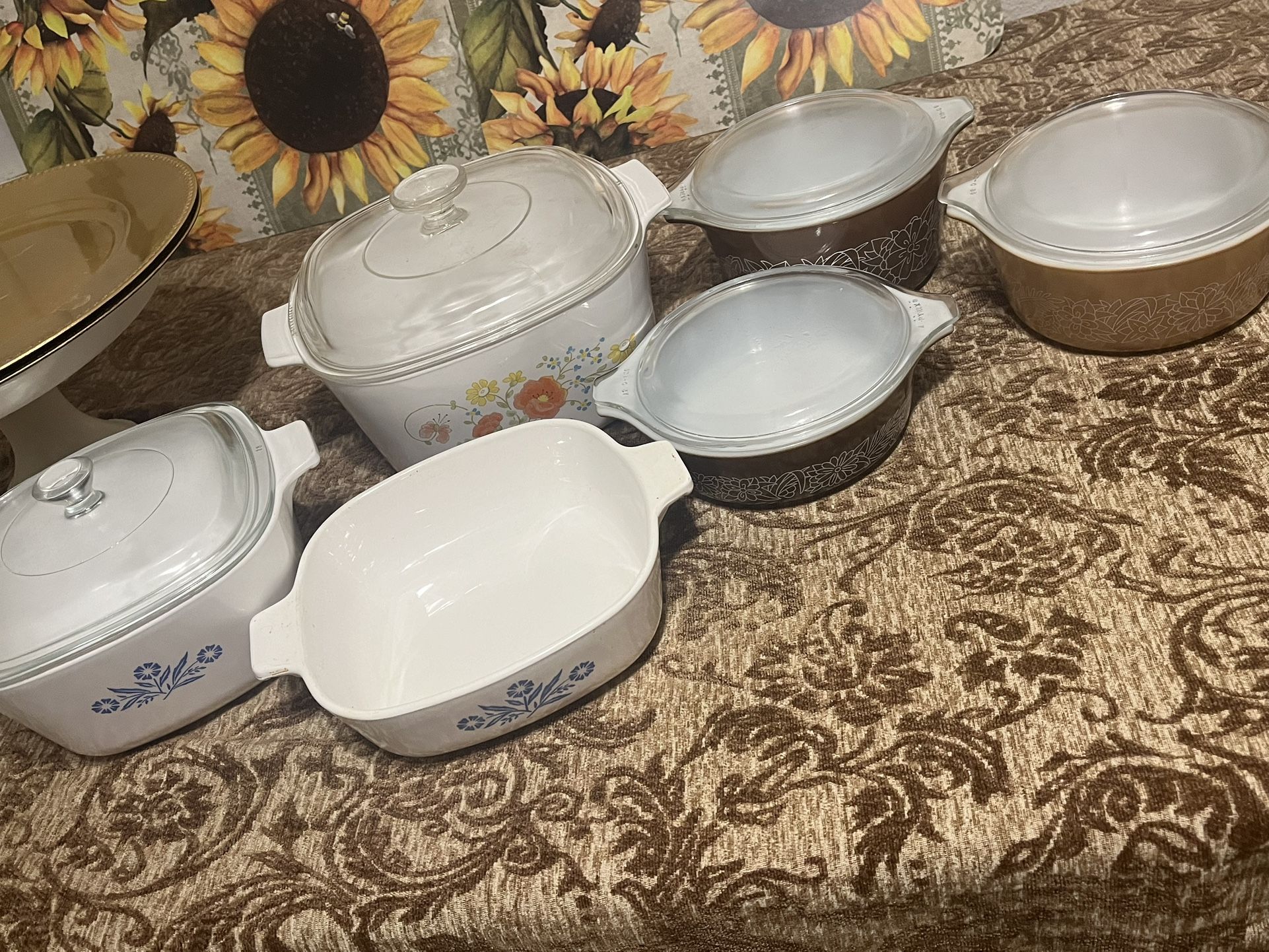Vintage Corningware And Pyrex Baking Dishes With Lid