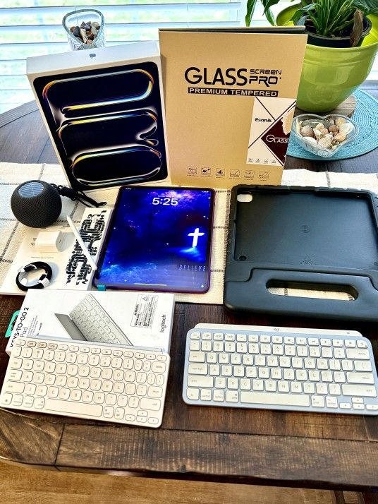 Like New (Pristine Condition) iPad Pro 13” M4 (512GB, WiFi + Cellular, Unlocked) + AppleCare+ & Bundle