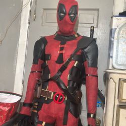 Deadpool statue