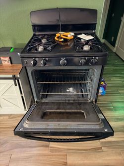 GE Gas Range (Black)