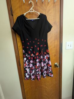 Sz L Black V Neck Floral Dress Apt 9