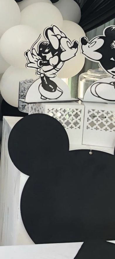 Mickey Mouse And Minie