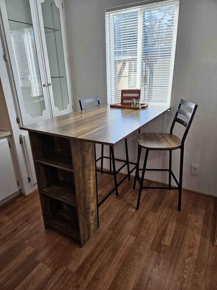 Dinette Set With 2 Stools $75