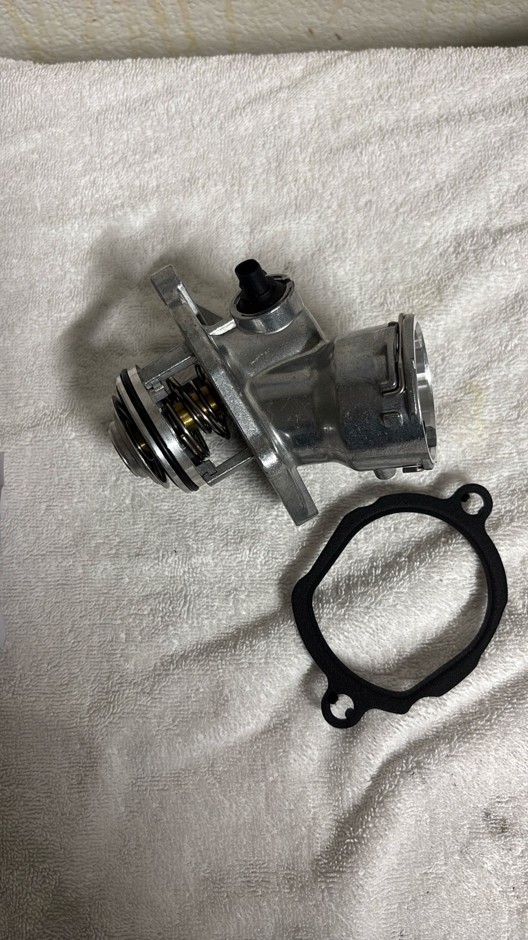 Engine coolant thermostat