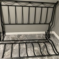 Queen Size Headboard And Footboard 