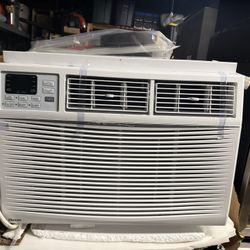 WINDOW AIR CONDITIONER /  HEATING & DESHUMIDIFICADOR/24,000 BTU