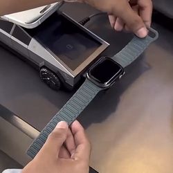 🔥 FOR SALE: Cybertruck Wireless Charger – Brand New (Perfect Christmas Gift)