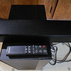 SAMSUNG SOUNDBAR AND SUBWOOFER WITH REMOTE 