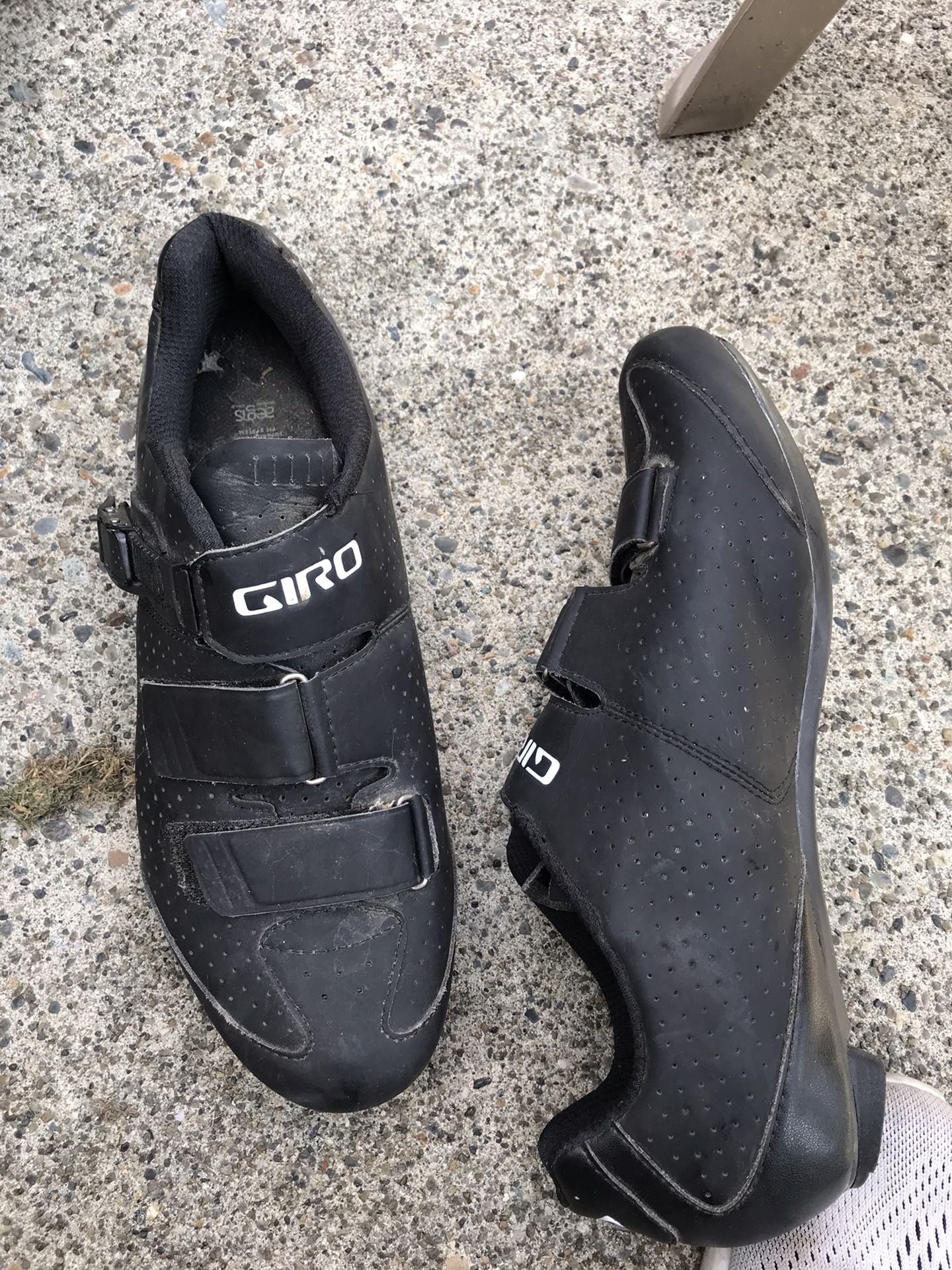 Giro cycling shoes
