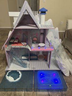 L.O.L Surprise Winter Wonderland Disco Doll House 
