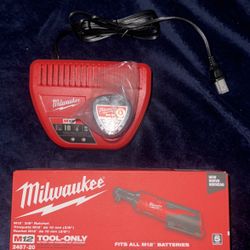 Milwuakee 3/8 Ratchet W/bat And Charger 