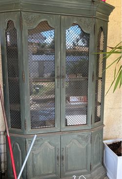 French Provincial Corner Cabinet Hutch