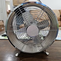 Never used desktop fan, 2 speed, strong and great condition