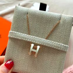 HERMÈ S Collection | Versatile Fashion Statement Pieces