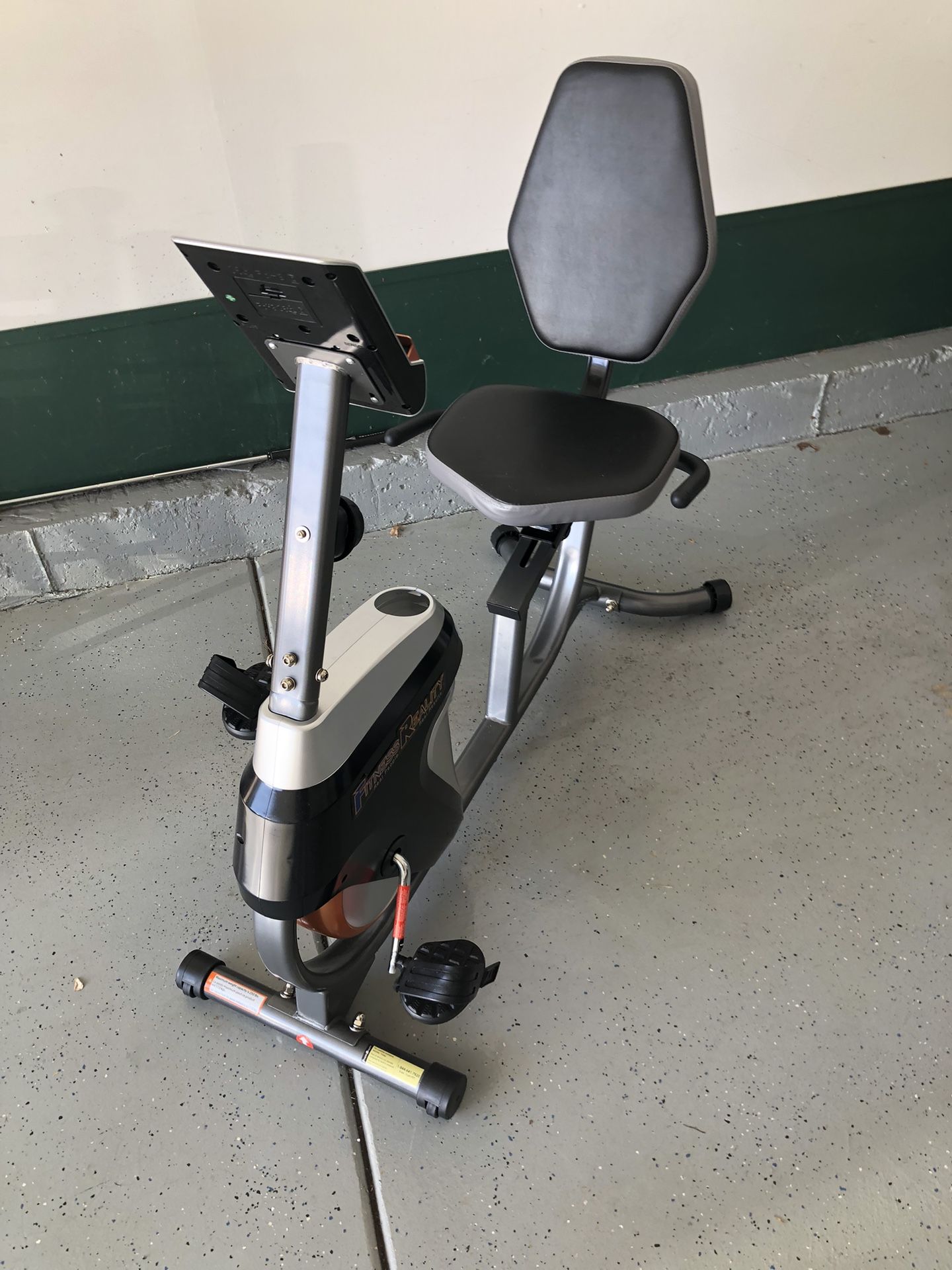 R4000 Recumbent Bike