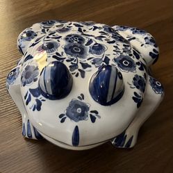 Chinese Blue & White Chinoiserie Large Frog