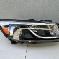 2019 Sedona Kia Right Headlight