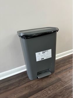 IKEA KNÖCKLA 13-Gallon Trash Can with Lid & Pedal