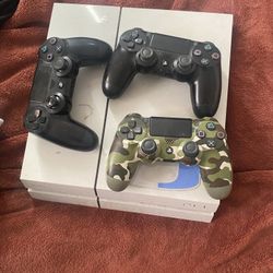 ps4 (3 controllers)