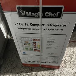 NEW Magic Chef 3.3cu Ft Mini Fridge