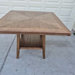 4' Ft. Square High Dinning Table In Very Good Condition// 36" Height 