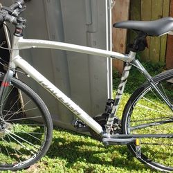 RALEIGH CADENT 2 ROAD BIKE