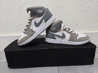 Jordan 1 Mid SE White Medium (Gray Cool Gray)