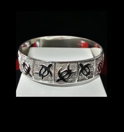 7.5" x 9" Sterling Silver & Black Enamel Handcarved Hawaiian Turtle Bracelet, Made in Hawaii, signed