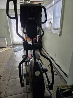 2020 Like New Sole E35 Elliptical with LCD Display and Heart Rate Monitor - Lagrangeville, NY