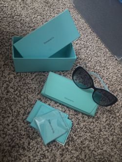 Tiffany & CO. Woman sunglasses