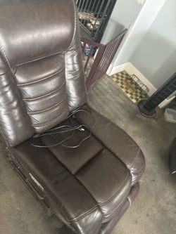Recliner couch with 2 charging ports