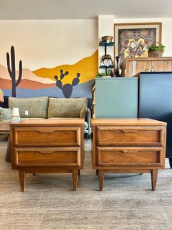Pair of MCM Nightstands / Side Table / End Table / Vintage!
