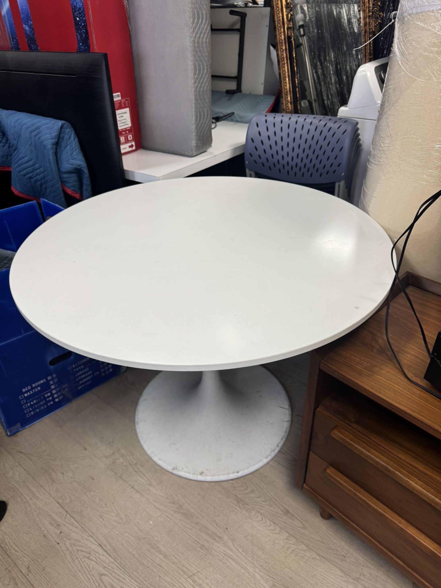 Dinning Table + 4 Chairs 