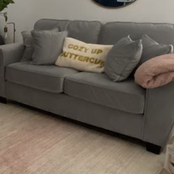 $15 Couch In LBC!