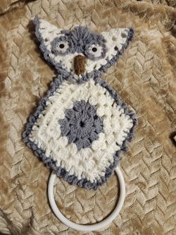 New knitted owl holder