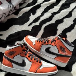 Jordan 1 Mid Turf Orange 