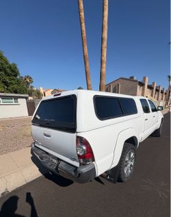 Snugtop Camper shell/topper-2005-2015 Toyota Tacoma (6ft bed) -White