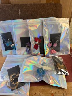 Earrings and other lot