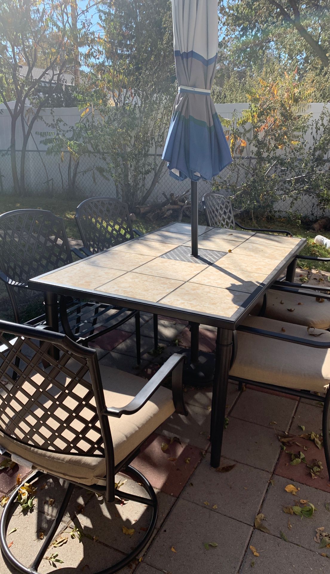 Great patio set with cushions excellent condition