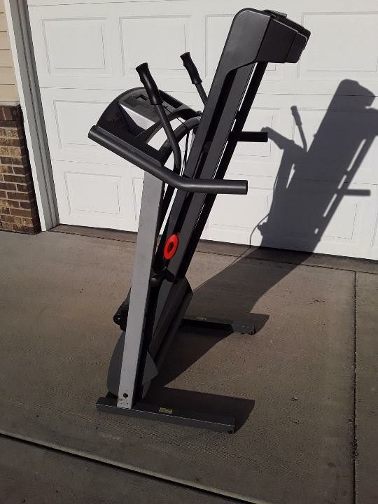 Nice Proform Crosswalk 380 Treadmill for Sale in Prior Lake, MN OfferUp