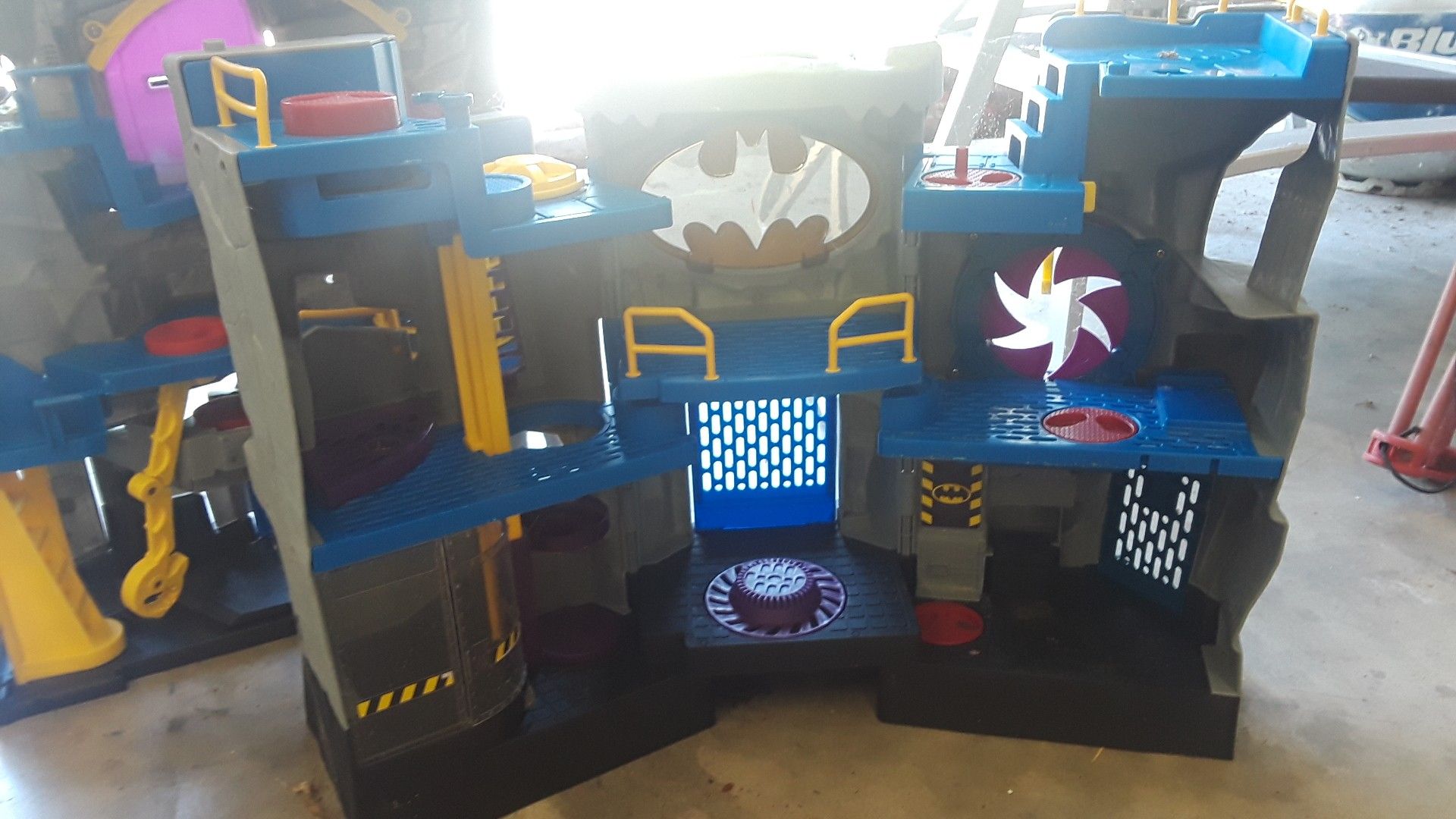 BATMAN LAIR TOY