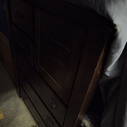 Books And Furniture And Lamps , Lg Tubbing Stuff