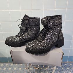 Female Fashion Winter Boots Brand New For Only $5