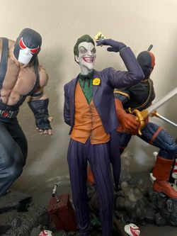 Marvel/DC statues