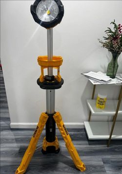DEWALT DCL079 20-volt Max 3000-Lumen LED Cordless Tripod Stand Work Light