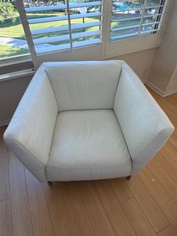 Modern Natuzzi White Accent Chair – Large Contemporary Lounge Chair