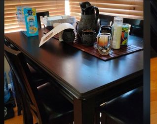 Ashley Furniture Carlyle Butterfly Leaf Counter Height Table