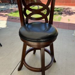 2 Bar Stools/chairs 