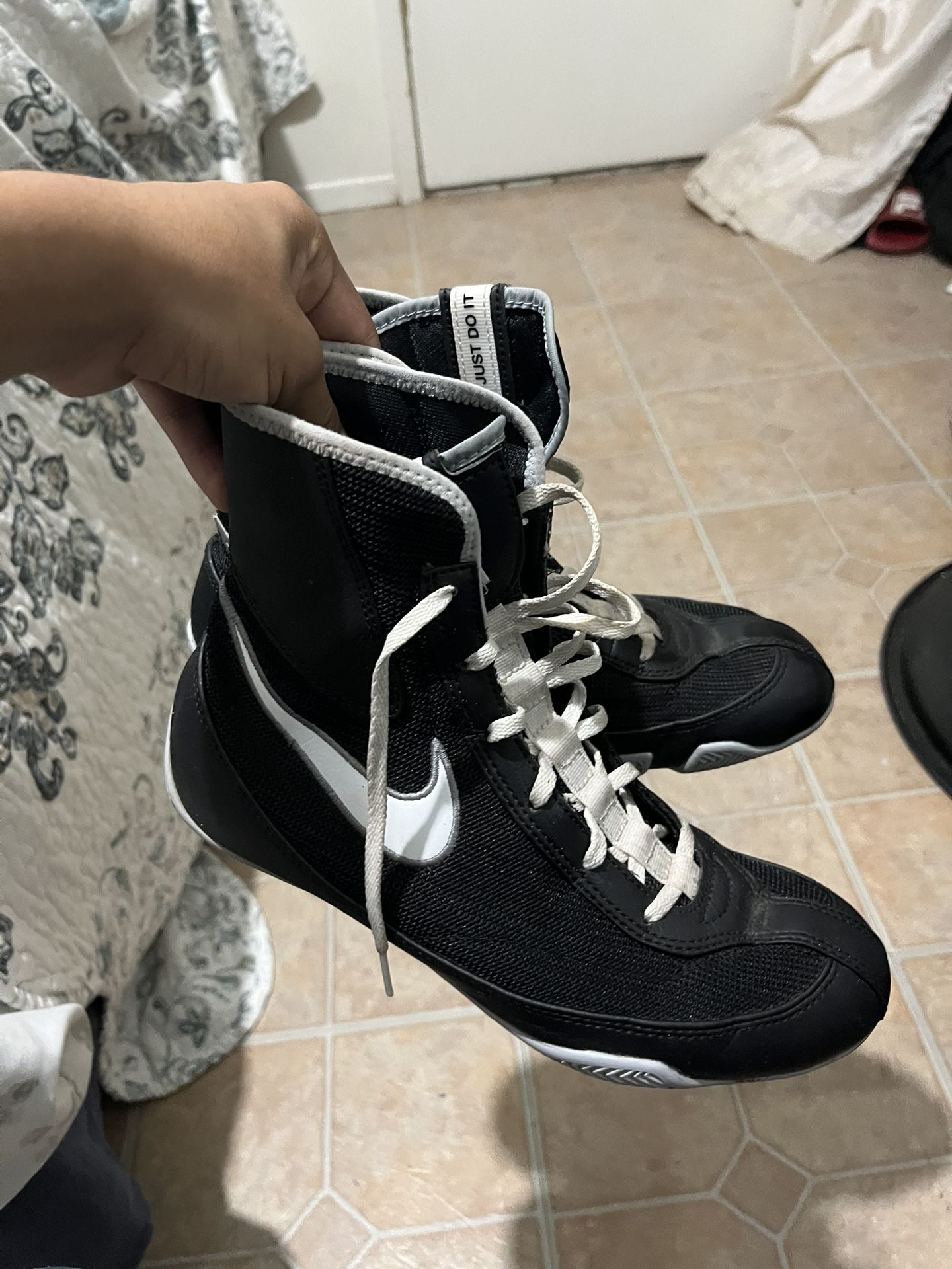 Nike boxing shoes 7.5