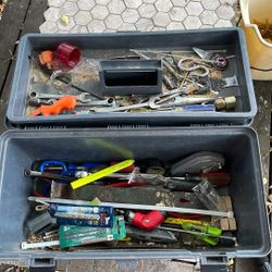 Plastic Tool Box W/ Some Tools 🧰 